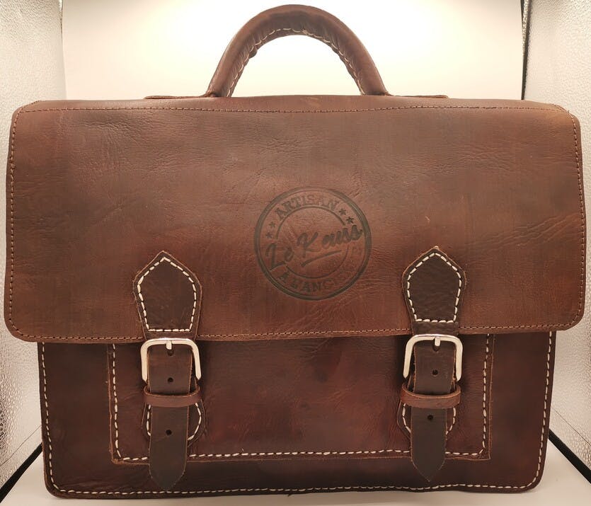 Le cartable marron foncé