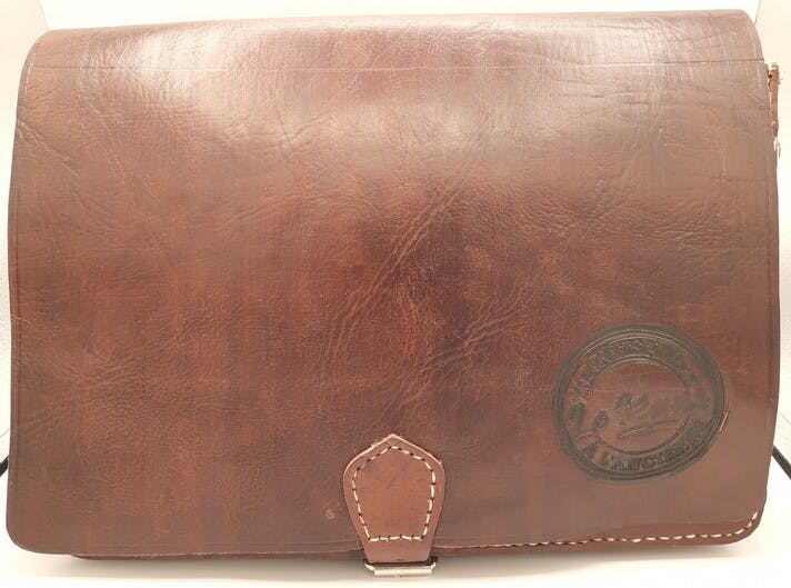 La besace marron foncé