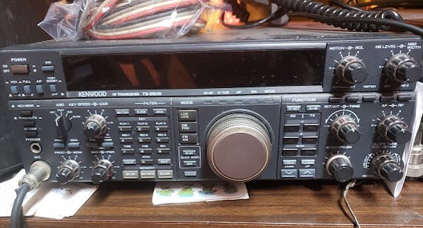 Factory Photo of Kenwood TS-850S