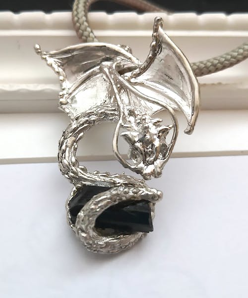 Ciondolo in argento con tormalina nera