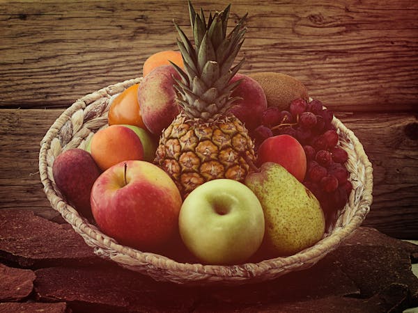 a bowl with apples and fruits