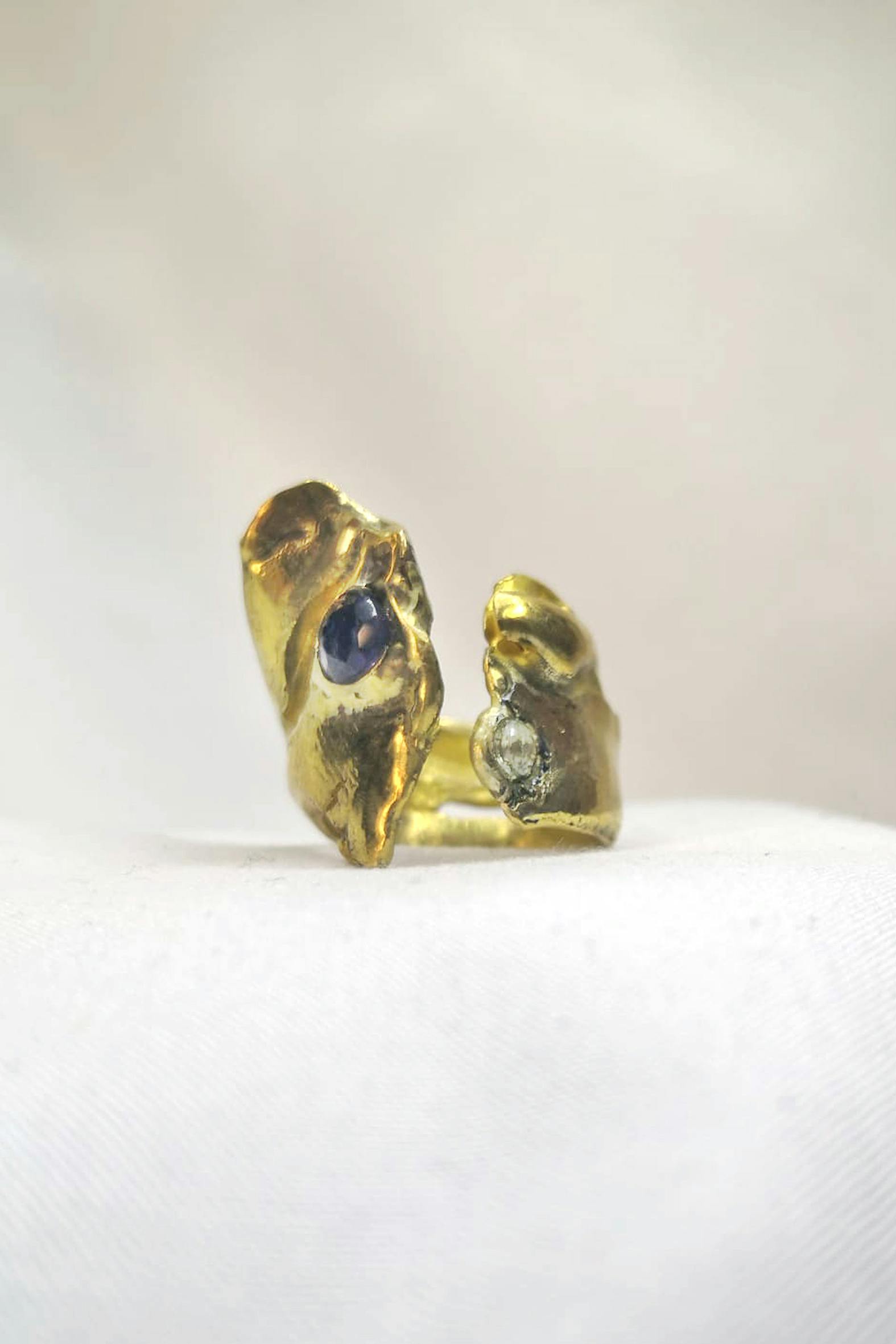 Anello con Iolite e topazio