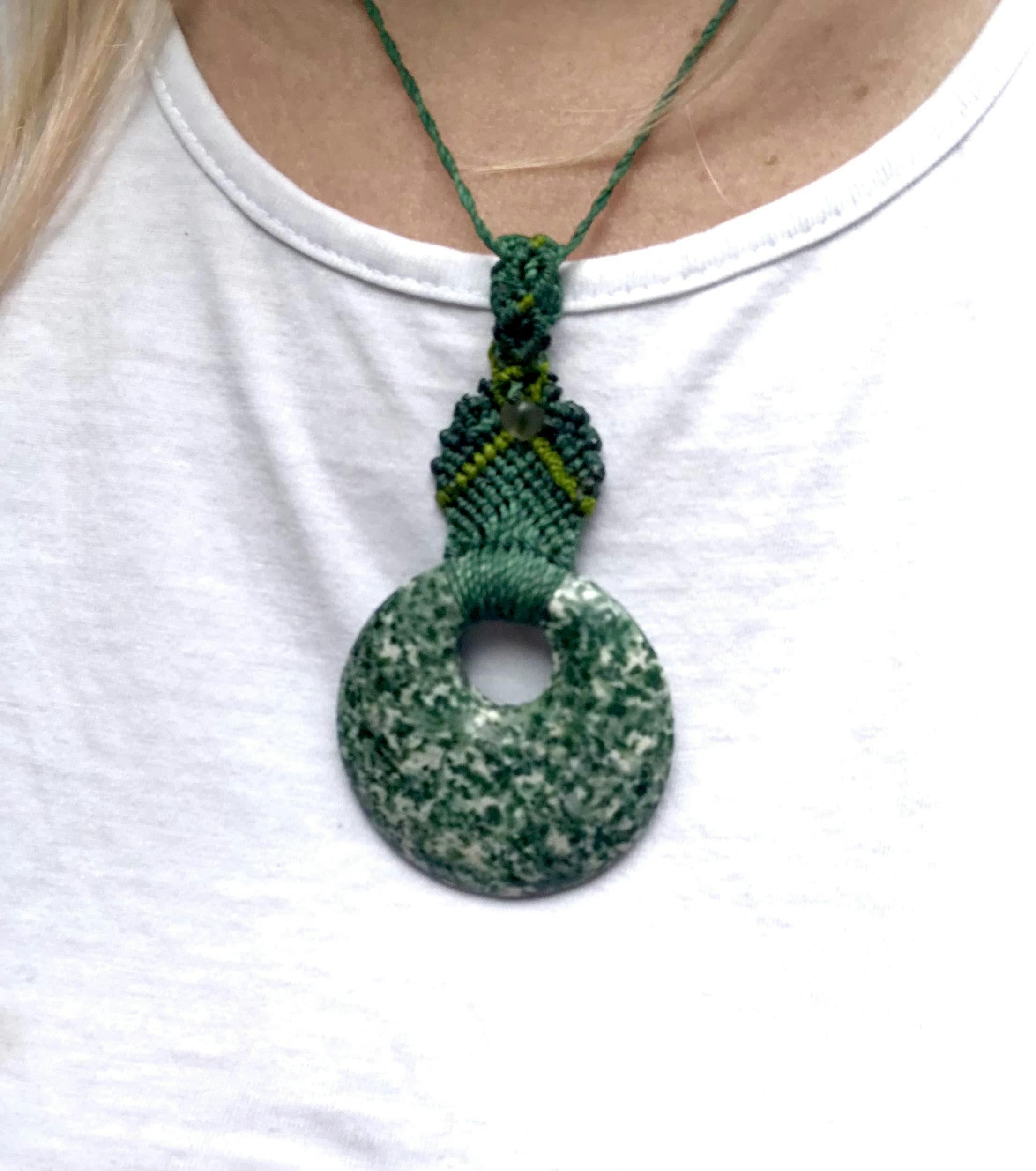 Ciondolo in Diaspro e Macrame'