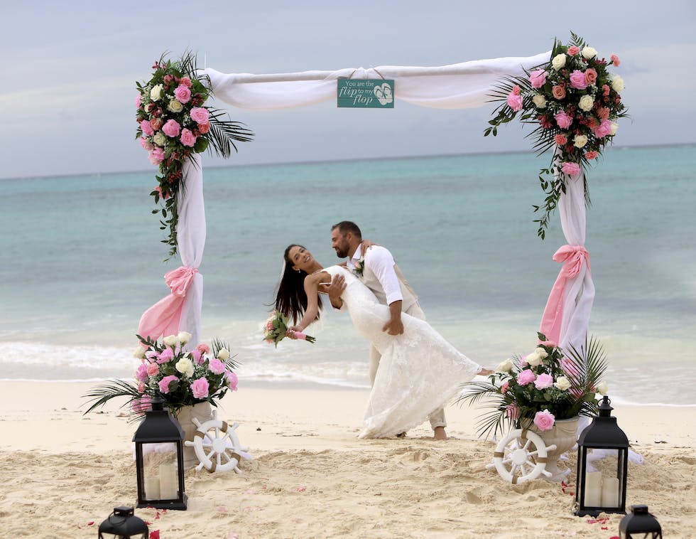 Cost of a Bahamas Destination Wedding in 2025