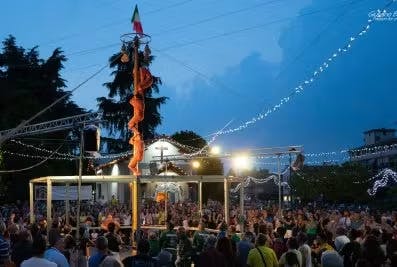 Manifestazione con palo da 8.50 mt. per Squadre amatoriali o palio delle contrade
