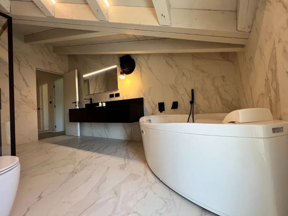 Trasformazione completa da struttura grezza a casa contemporanea Lodi